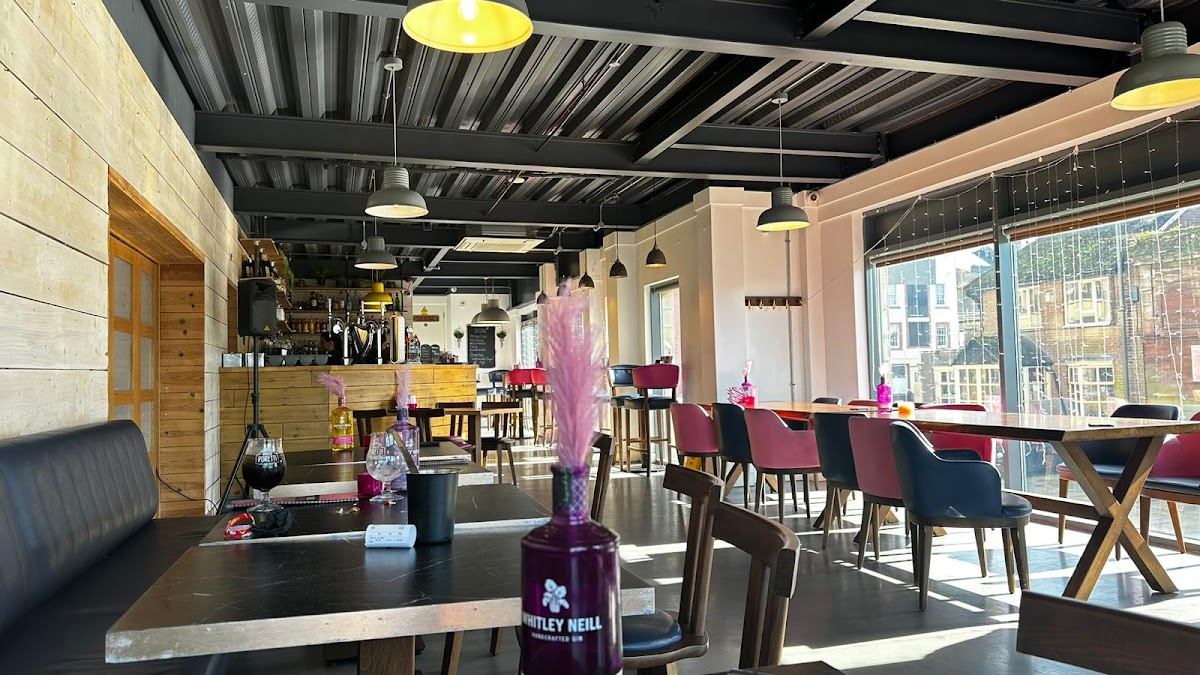 Anna's Bar & Kitchen